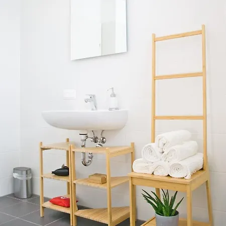 Modern Close To Congress Center, Tu-uni And Center With Netflix! Apartment